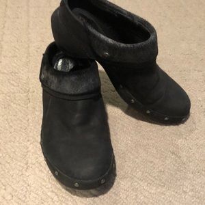 Merrell black leather clogs